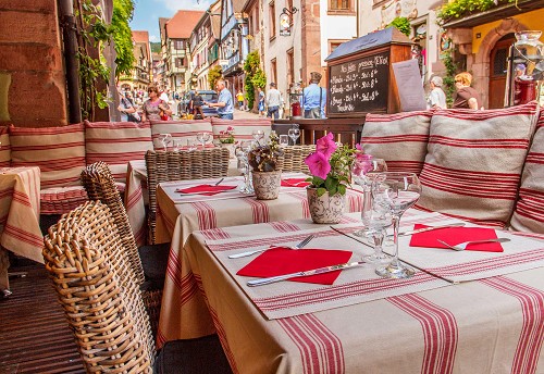 Une cuisine alsacienne raffinée face à la rue principale